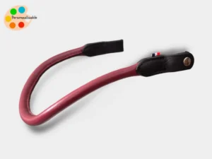 Un frontal en cuir rond bordeaux ergonomique pour cheval