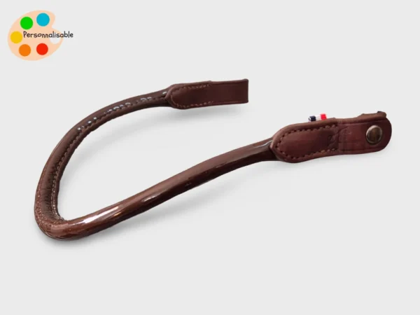 Un frontal anatomique en cuir vernis marron