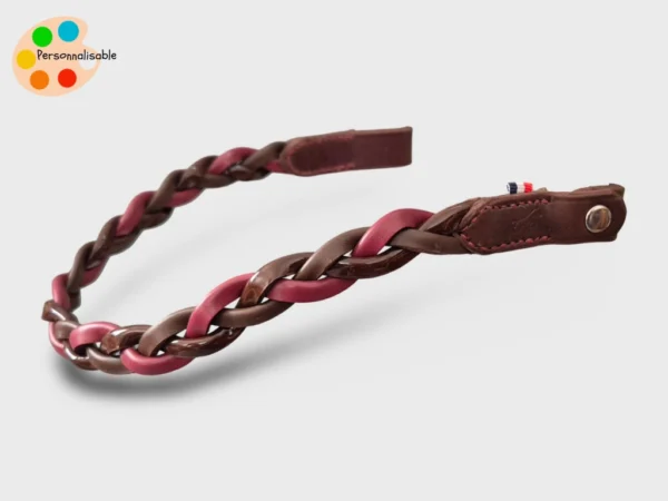 Un frontal tressé en cuir bordeaux avec passants à clips pour attache rapide