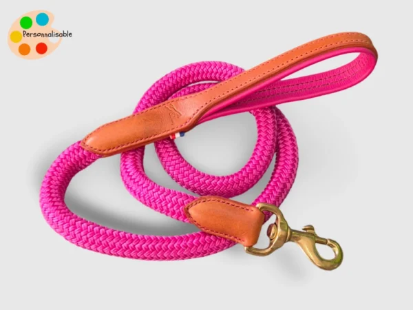 Une laisse rose pour promener son chien fait main