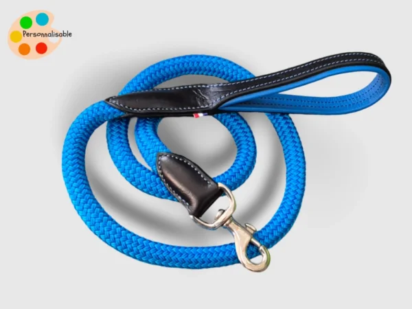 Une laisse en cuir et corde haut de gamme