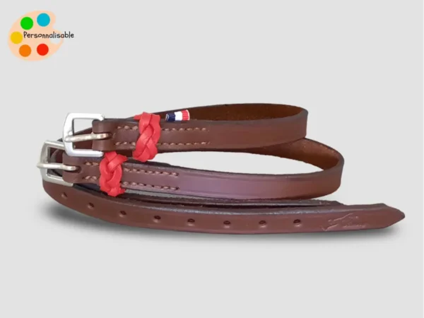courroies-eperons-boheme-cuir-rouge-cavaliere Paire de lanières d'éperons en cuir avec passant rouge pour cavalière