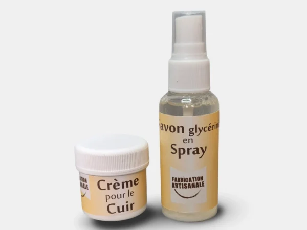 Un mini kit d'entretien pour le cuir avec un savon glycérine et une crème pour le cuir