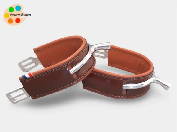 Paire de protège éperons en cuir marron et caramel pour cavalier