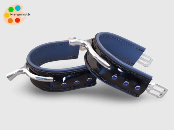 Paire de protège éperons en cuir bleu avec strass pour cavalière