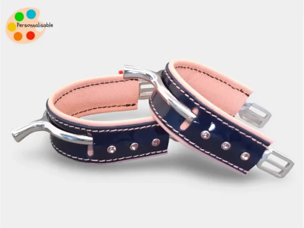 Paire de protège éperons en cuir avec strass rose pour cavalière