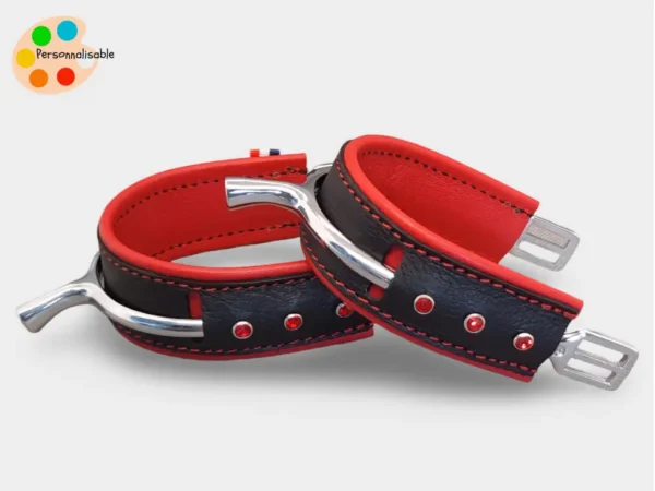 Paire de protège éperons en cuir rouge avec strass pour cavalière