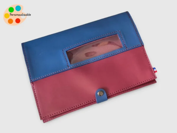 Un protège carnet en cuir fabriqué en France