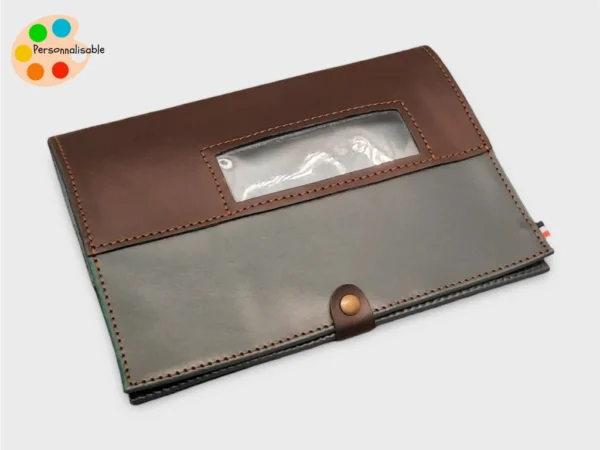 Un protège carnet de qualité en cuir vert sapin