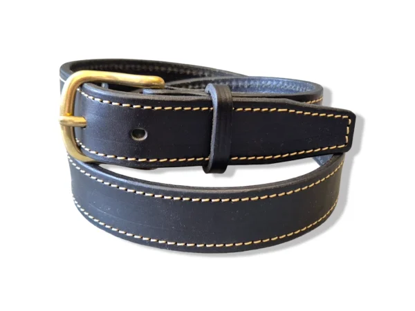Une ceinture en cuir noir et couture beige