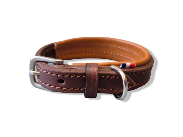 collier-petit-chien-cuir-marron Un collier en cuir marron pour petit chien
