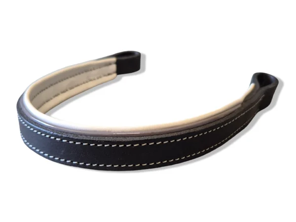 Un frontal en cuir noir pour cheval