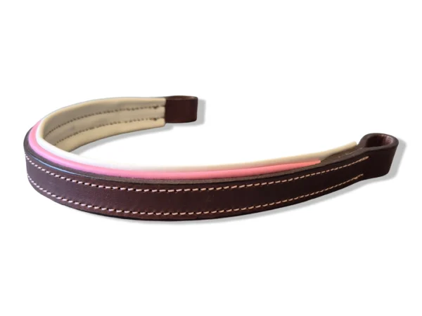 Un frontal en cuir pour cheval rose pâle