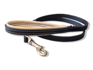 laisse-chien-fine-cuir-noir-pas-chere Une laisse en cuir fine noir pour petit chien