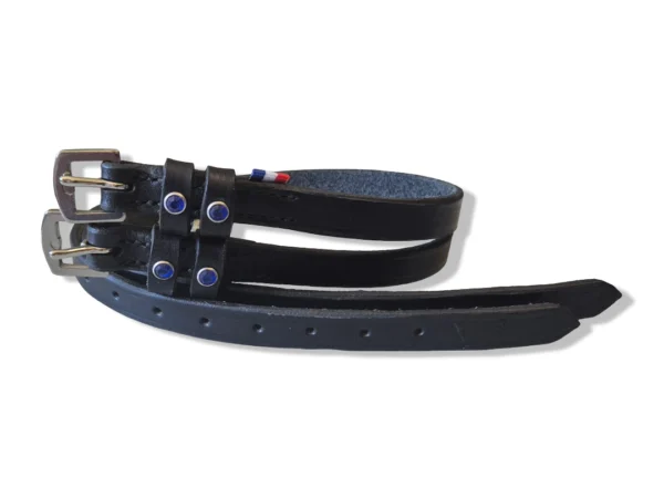 lanieres-eperons-cuir-noir-strass Une paire de lanières d'éperons en cuir avec strass pour cavalière