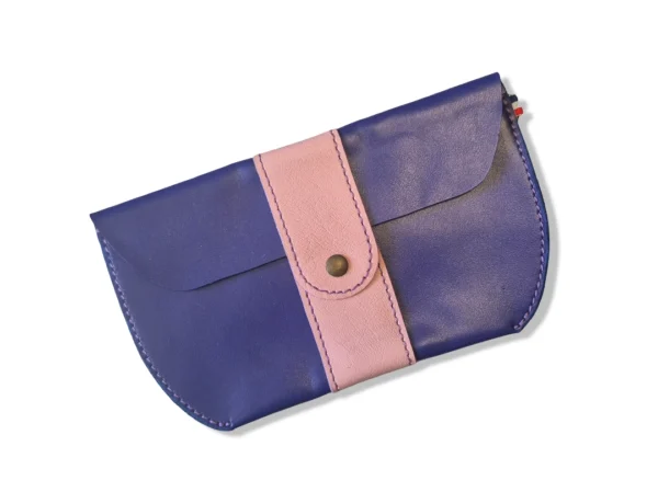 pochette-ceinture-cuir-bleu-rose Une pochette de ceinture en cuir bleu et rose pour cavalière
