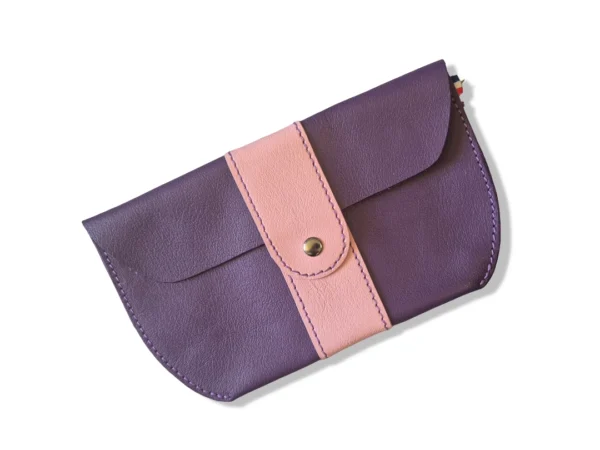 Une pochette de ceinture en cuir violet et rose pâle pour cavalière