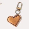 Un bijou en cuir pour licol de cheval ou poney