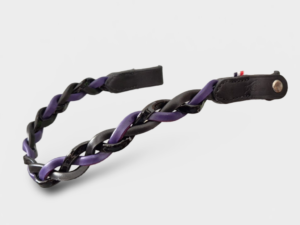 Un frontal pour cheval noir et violet