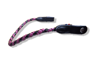 Un frontal en cuir pour cheval noir et fuschia